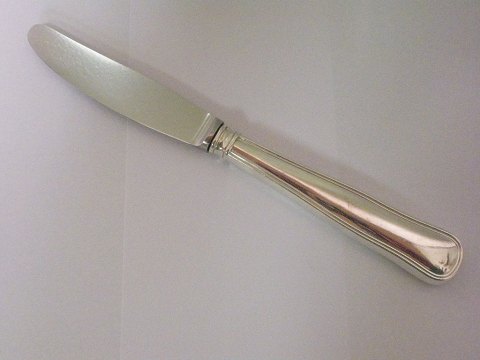 Double-barreled silver dinner knives 830s