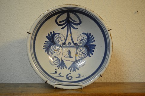 Holland faience dish Makkum dated 1762