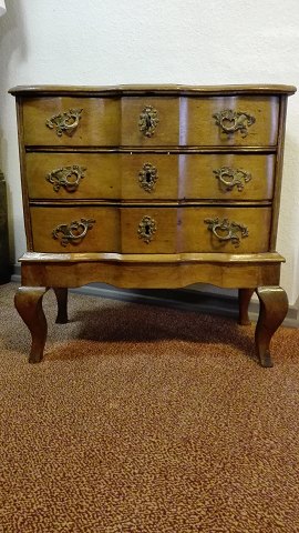 Baroque chest of drawers of oak straight broken front approx. From 1750