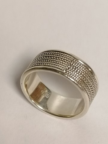 Fingerring af sterlingsølv 925
Størrelse 58.