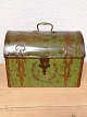 Painted cake tin of iron tin